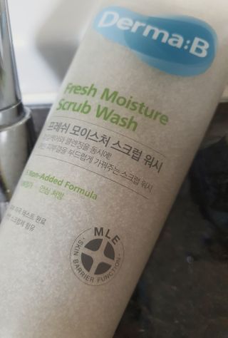 더마비 프레쉬 모이스처 스크럽 바디 워시 — 5점을 준 리뷰어가 2021년 4월 올린 사용 사진