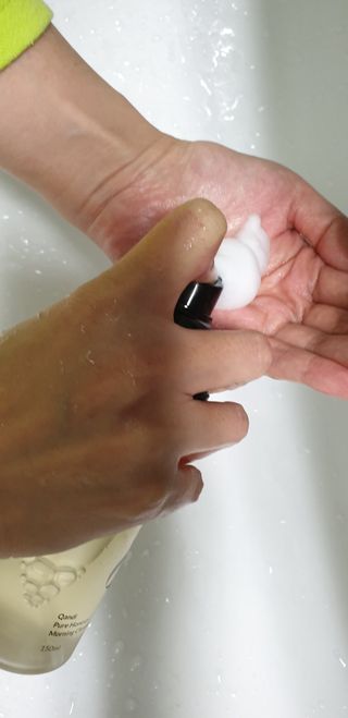 헤어플러스 콴디 아침세안제 폼클렌징 퓨어 어니스티 모닝클렌저 — 3.5점을 준 리뷰어가 2021년 3월 올린 사용 사진