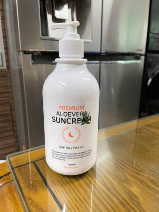 [닥터문] 프리미엄 알로에베라 선크림 500ml — 5점을 준 리뷰어가 2022년 6월 올린 사용 사진