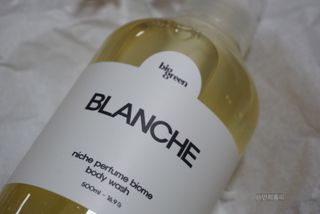 빅그린 니치 퍼퓸 바이옴바디워시 500ml(상탈, 블랙베리&베이, 블랑쉐 3종 중 택1) — 5점을 준 리뷰어가 2022년 12월 올린 사용 사진