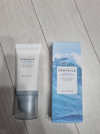 [스킨1004] 마다가스카르 센텔라 히알루-시카 워터핏 선세럼 50ml — 5점을 준 리뷰어가 2024년 5월 올린 사용 사진