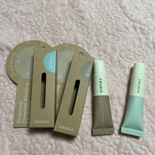 [후르디아] 올리브영 착한보습 비건 립버터 2종 — 5점을 준 리뷰어가 2021년 12월 올린 사용 사진