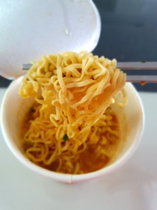 NISSIN 닛신 컵누들  4종 - 씨푸드오리지날, 씨푸드 스파이시, 씨푸드 커리, 씨푸드 XO소스 — 5점을 준 리뷰어가 2022년 4월 올린 사용 사진