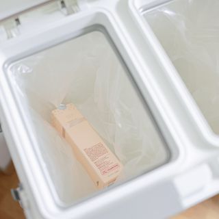 창신리빙 [프랑코 원터치 스탠드 분리수거함 50L 화이트] 똑똑한 정리 수납 — 5점을 준 리뷰어가 2021년 7월 올린 사용 사진