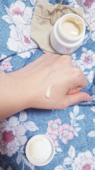 AYU25[아유트웬티파이브]다마스크로즈워터 베이스 천연 수분 촉촉 크림 — 5점을 준 리뷰어가 2021년 4월 올린 사용 사진