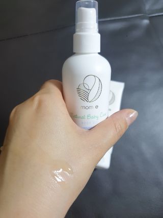 mom e 맘이 내추럴 베이비 케어 크림+바디오일 — 5점을 준 리뷰어가 2021년 1월 올린 사용 사진