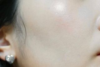 [후르디아] 묻어남NO 비건 메이크업 픽서 — 2.5점을 준 리뷰어가 2021년 11월 올린 사용 사진