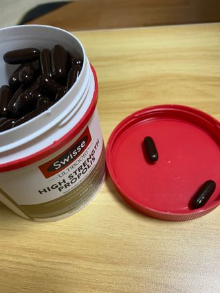 Swisse 스위스 고함량 프로폴리스 2,000mg 210정 — 5점을 준 리뷰어가 2021년 11월 올린 사용 사진