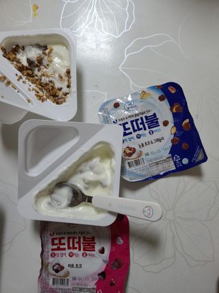 남양유업 또깍 접어 떠먹는 불가리스 2종 — 5점을 준 리뷰어가 2021년 1월 올린 사용 사진