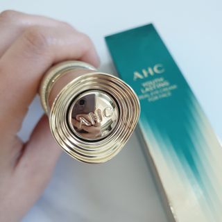 [NEW 탄력유턴 아이크림] AHC 유스 래스팅 리얼 아이크림 포 페이스 — 5점을 준 리뷰어가 2021년 2월 올린 사용 사진
