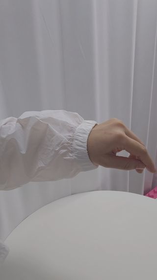 [구매평]다운블로우 여성 스포츠 골프웨어 윈드 자켓 크롭 후드 바람막이 DBC 1807 — 4.5점을 준 리뷰어가 2025년 10월 올린 사용 사진