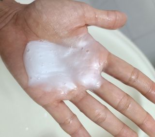 [HUREX] 휴렉스 볼류마이징 탈모완화 기능성 샴푸 150ml x 2개 — 5점을 준 리뷰어가 2021년 9월 올린 사용 사진