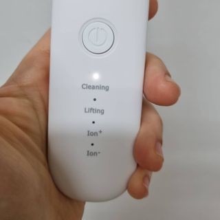 디하우트 랩 4 in 1 갈바닉 아쿠아 워터 필링기 스킨스크러버 — 5점을 준 리뷰어가 2021년 11월 올린 사용 사진