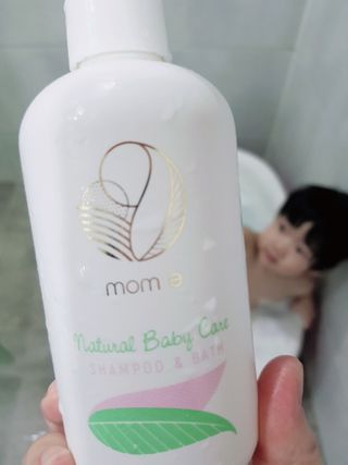 mom e 맘이 내추럴 베이비 케어 샴푸앤바스+로션 — 4점을 준 리뷰어가 2021년 1월 올린 사용 사진