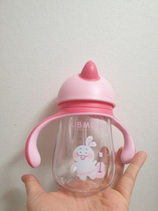 유비맘 트라이탄 코니빨대컵_컬러 랜덤 발송 — 4점을 준 리뷰어가 2021년 2월 올린 사용 사진