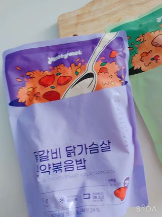 [푸딩팩토리] 요잇조잇 닭갈비 닭가슴살/김치 닭가슴살 곤약볶음밥 2종 (김치볶음밥 2개 닭갈비 볶음밥 1개) — 5점을 준 리뷰어가 2022년 8월 올린 사용 사진