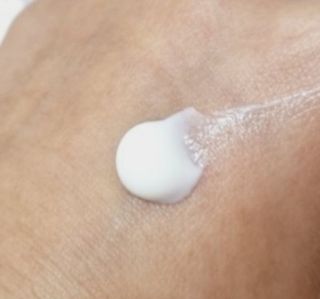 바르셀 톤업 무기자차 자외선차단제 순한 선크림 인텐시브 선 젠 50ml — 5점을 준 리뷰어가 2021년 11월 올린 사용 사진