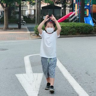 JHWORLD 스누피 마스크 정품 스누피 KF-AD 국내 비말차단 아동용 성인용 일회용 덴탈마스크 50매 — 5점을 준 리뷰어가 2021년 6월 올린 사용 사진