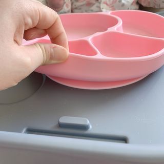 유비맘 캐릭터 실리콘 흡착 식판_색상 랜덤발송 — 5점을 준 리뷰어가 2021년 1월 올린 사용 사진