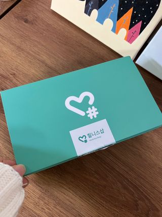 힐니스북 [힐마이넥]   거북목 통증완화를 위한 휴대용 목 안마기 — 5점을 준 리뷰어가 2022년 12월 올린 사용 사진