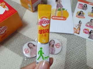 광동생활건강 [제니에디션] 비타500데일리스틱 gift set 60포+제니굿즈 3종+쇼핑백 — 5점을 준 리뷰어가 2021년 11월 올린 사용 사진