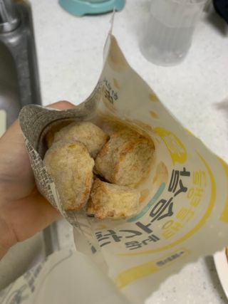 굽네몰 [굽네] 탱글탱글 닭가슴살볼 3종, 닭가슴살 오븐 스테이크 3종 — 5점을 준 리뷰어가 2021년 5월 올린 사용 사진