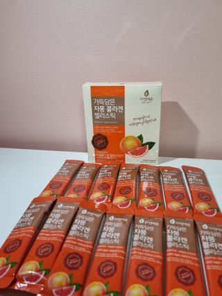 자연에온 핑크 자몽 착즙 100mL 10개입 1BOX +가 득담은 자몽 콜라겐 젤리스틱 1BOX — 5점을 준 리뷰어가 2021년 7월 올린 사용 사진