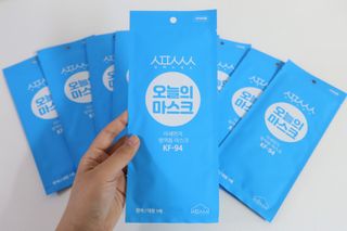 [심폐소생소] KF94 오늘의 마스크 대형 — 5점을 준 리뷰어가 2021년 12월 올린 사용 사진