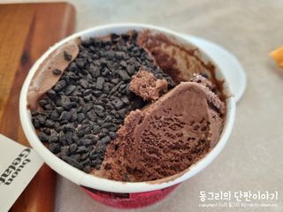 롯데제과 본젤라또 비스킷&바닐라카라멜바, 본젤라또 베리쇼콜라컵 — 5점을 준 리뷰어가 2021년 11월 올린 사용 사진