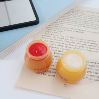 [후르디아] 올리브영 꿀과즙 립밤 2종 (블루베리/석류) — 5점을 준 리뷰어가 2021년 11월 올린 사용 사진