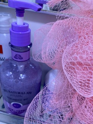 벨먼 내추럴스파 수분광채 스크럽 바디워시 600ml 5종 — 5점을 준 리뷰어가 2022년 5월 올린 사용 사진