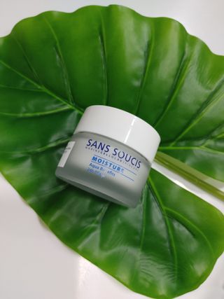 산수시 아쿠아 베네핏 24h 수부지 물광 속건조 수분크림 50ml — 5점을 준 리뷰어가 2021년 6월 올린 사용 사진