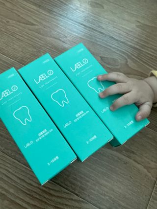 치과에서 쓰는 치약 _ 라벨제로 저불소 꼬마, 키즈, 유아, 베이비, 주니어 안전한 어린이치약 — 5점을 준 리뷰어가 2023년 1월 올린 사용 사진