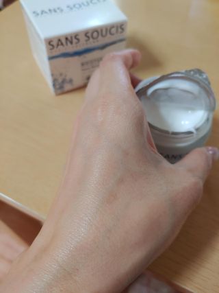 산수시 아쿠아 베네핏 24h 수부지 물광 속건조 수분크림 50ml — 4.5점을 준 리뷰어가 2021년 6월 올린 사용 사진