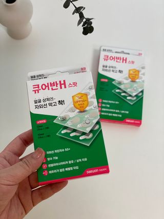 [큐어반H 스팟] 자외선 99프로 차단되는 스틱타입 스팟밴드(1팩 / 66매입) — 5점을 준 리뷰어가 2022년 11월 올린 사용 사진