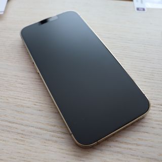 아클리브 Eco 항균 항바이러스 액정 보호필름(iPhone) — 3.5점을 준 리뷰어가 2022년 8월 올린 사용 사진