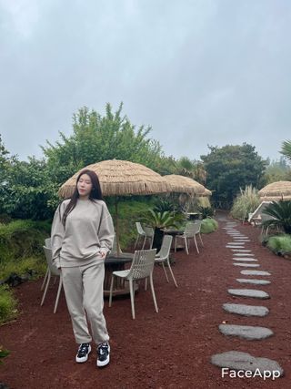 MAPLESYRUPFACTORY 메이플 피그먼트 맨투맨 8.COL — 5점을 준 리뷰어가 2023년 4월 올린 사용 사진