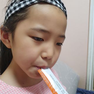 베거스코리아 [콜리케어] 키즈 홍삼콜리 딸기맛 14포 — 5점을 준 리뷰어가 2021년 5월 올린 사용 사진