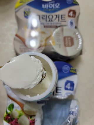 매일바이오 그릭요거트 오리지널 플레인 4개, 로스터리 커피믹스 4개 — 5점을 준 리뷰어가 2021년 12월 올린 사용 사진