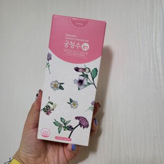 래디 한방 여성청결제 궁청수인 10개입 — 5점을 준 리뷰어가 2022년 5월 올린 사용 사진