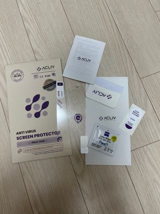 아클리브 Eco 항균 항바이러스 액정 보호필름(iPhone) — 4점을 준 리뷰어가 2022년 8월 올린 사용 사진