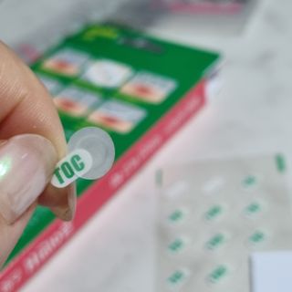 [큐어반H 스팟] 자외선 99프로 차단되는 스틱타입 스팟밴드(1팩 / 66매입) — 5점을 준 리뷰어가 2023년 1월 올린 사용 사진