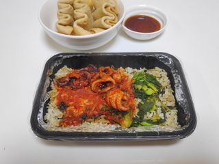 직탁 식단관리 3종 도시락(꼬막 듬뿍 곤드레비빔밥, 알리오올리오 불고기오믈렛, 매콤쭈꾸미 시래기유채밥) — 4.5점을 준 리뷰어가 2022년 6월 올린 사용 사진