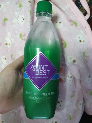 몽베스트 Montbest with Sparkling water Plain 20병 — 5점을 준 리뷰어가 2021년 11월 올린 사용 사진