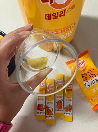 광동생활건강 프리 [광동] VB와 VC를 함유한 멀티 비타민 비타 500 데일리 스틱 180포 — 5점을 준 리뷰어가 2022년 6월 올린 사용 사진
