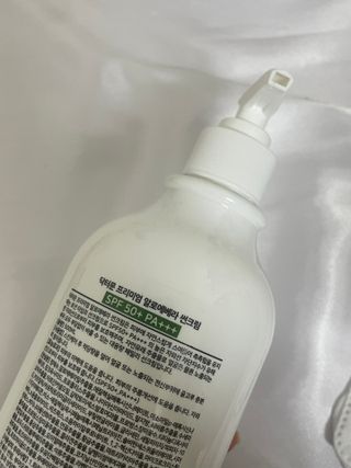 [닥터문] 프리미엄 알로에베라 선크림 500ml — 5점을 준 리뷰어가 2022년 7월 올린 사용 사진
