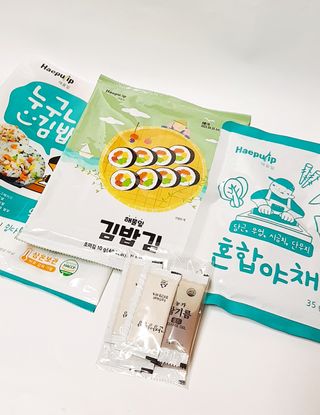 해풀잎 누구나 김밥*1ea [(혼합야채 35g *1ea,  김밥김 (5g, 5ea),  양념간장 (6g, 5ea), 참기름(5g, 2ea)] — 4점을 준 리뷰어가 2022년 7월 올린 사용 사진
