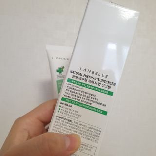 랑벨 내츄럴 프레시 업 선크림 75ml — 5점을 준 리뷰어가 2022년 5월 올린 사용 사진