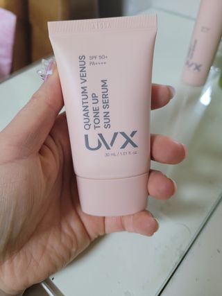 UVX 퀀텀 비너스 맑은 톤업 선세럼 — 5점을 준 리뷰어가 2024년 2월 올린 사용 사진