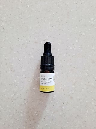 라라로즈데이 시즌2 천연 아로마오일 Y존 케어 속옷향수 이너퍼퓸 5ml  여성의 자존감을 UP시키자 — 5점을 준 리뷰어가 2021년 9월 올린 사용 사진